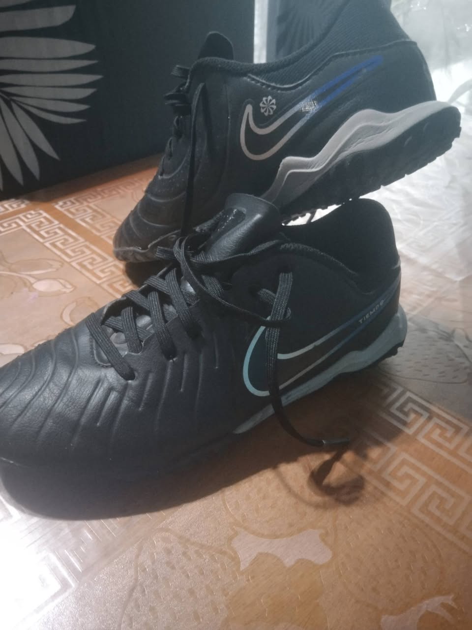 2 pares de zapatos Nike talla 37.5